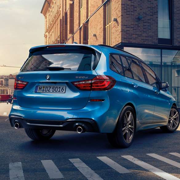 Εξωτερικό, BMW Σειρά 2 Gran Tourer Εξωτερικό, BMW Σειρά 2 Gran Tourer 220d xDrive F46 2018, μπλε Misano μεταλλικό, πίσω λήψη τριών τετάρτων, κινούμενη στο κέντρο της πόλης