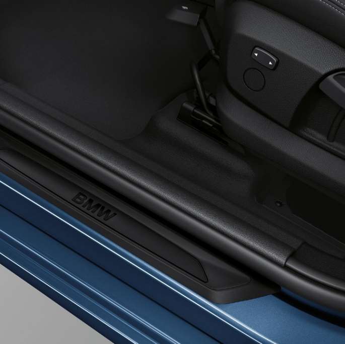 Διακοσμητικά καλύμματα μαρσπιέ, BMW Σειρά 2 Gran Tourer, έκδοση Advantage Διακοσμητικά καλύμματα μαρσπιέ, BMW Σειρά 2 Gran Tourer 218i, Έκδοση Advantage F46 2018, μπλε Mediterranean μεταλλικό, κοντινή λήψη
