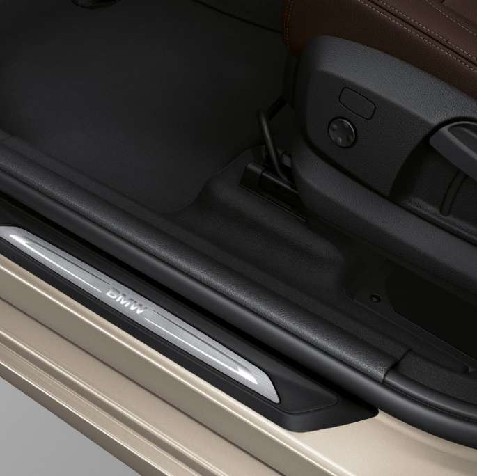 Διακοσμητικά καλύμματα μαρσπιέ, BMW Σειρά 2 Gran Tourer, έκδοση Luxury Line Διακοσμητικά καλύμματα μαρσπιέ, BMW Σειρά 2 Gran Tourer 218d xDrive, έκδοση Luxury Line F46 2018, μπεζ Jucaro μεταλλικό, κοντινή λήψη