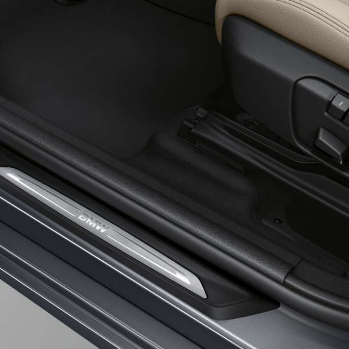 Διακοσμητικά καλύμματα μαρσπιέ, BMW Σειρά 2 Gran Tourer, έκδοση Sport Line Διακοσμητικά καλύμματα μαρσπιέ, BMW Σειρά 2 Gran Tourer 220d, έκδοση Sport Line F46 2018, γκρι Mineral μεταλλικό, κοντινή λήψη