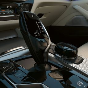 Χειριστήρια, BMW Σειρά 5 Sedan, G30 Χειριστήρια σε γυαλιστερό μαύρο χρώμα, BMW Σειρά 5 Sedan, G30, Facelift 2020, εσωτερικό