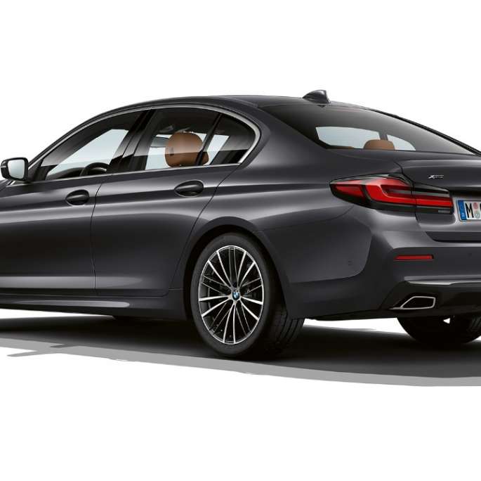 BMW Σειρά 5 Sedan, G30, βασικός εξοπλισμός, πίσω BMW Σειρά 5 Sedan 540i, G30, 2020, βασικός εξοπλισμός σε γκρι Sophisto, πίσω λήψη τριών τετάρτων