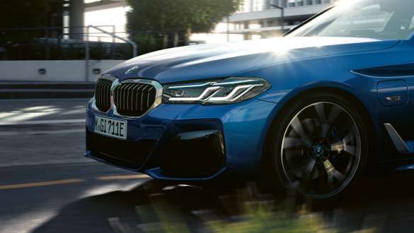Adaptive Drive, BMW Σειρά 5 Sedan, G30 Adaptive Drive, BMW Σειρά 5 Sedan, G30, Facelift 2020, κοντινή λήψη τιμονιού