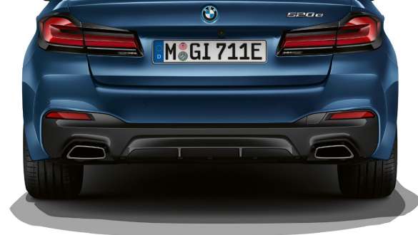 Τραπεζοειδής απόληξη εξάτμισης, BMW Σειρά 5 Sedan, G30 Τραπεζοειδής απόληξη εξάτμισης, BMW Σειρά 5 Sedan, G30, Facelift 2020, κοντινή λήψη πίσω τμήματος