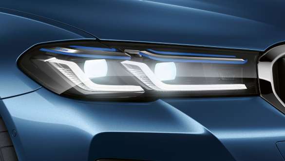 BMW Φώτα Laser, BMW Σειρά 5 Sedan, G30 BMW Φώτα Laser, BMW Σειρά 5 Sedan, G30, Facelift 2020, μπλε Phytonic, κοντινή λήψη μπροστινού τμήματος