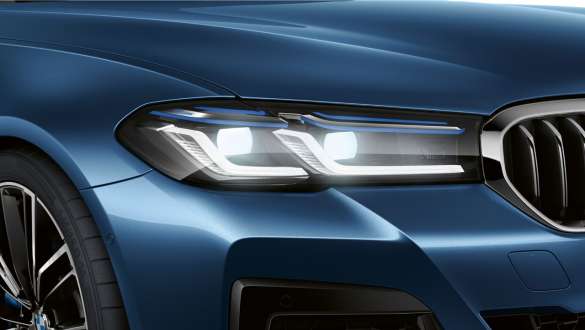 BMW Φώτα Laser, BMW Σειρά 5 Sedan, G30 BMW Φώτα Laser, BMW Σειρά 5 Sedan, G30, Facelift 2020, μπλε Phytonic, κοντινή λήψη μπροστινού τμήματος