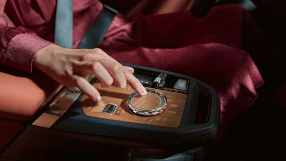 BMW iX i20, ηλεκτρικό SUV, cockpit, εσωτερική σχεδίαση, Suite, Castanea Μινιμαλιστική εσωτερική σχεδίαση.