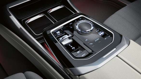 Executive Drive Pro, BMW M760e xDrive Sedan, G70 Κεντρική κονσόλα, BMW M760e xDrive Sedan, G70, κοντινή λήψη