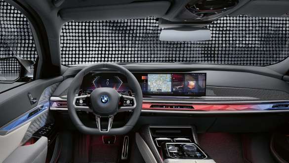Cockpit, BMW M760e xDrive Sedan, G70 Cockpit με M τιμόνι, BMW Κυρτή Οθόνη και BMW Διαδραστική Μπάρα, BMW M760e xDrive Sedan, G70