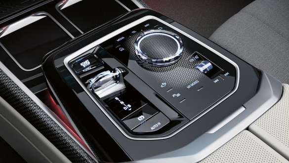 Έξυπνες λειτουργίες οδήγησης, BMW M760e xDrive Sedan, G70 Κεντρική κονσόλα, BMW M760e xDrive Sedan, G70, κοντινή λήψη