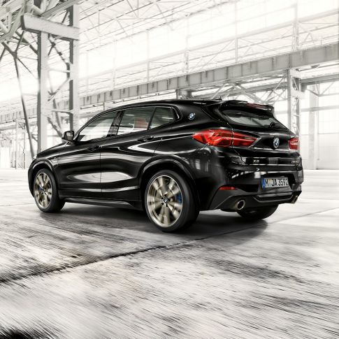 Πίσω αεροτομή Μ, BMW X2 M35i Πίσω αεροτομή Μ, BMW Χ2 M35i, μαύρο Sapphire μεταλλικό, F39, μπροστινή λήψη τριών τετάρτων