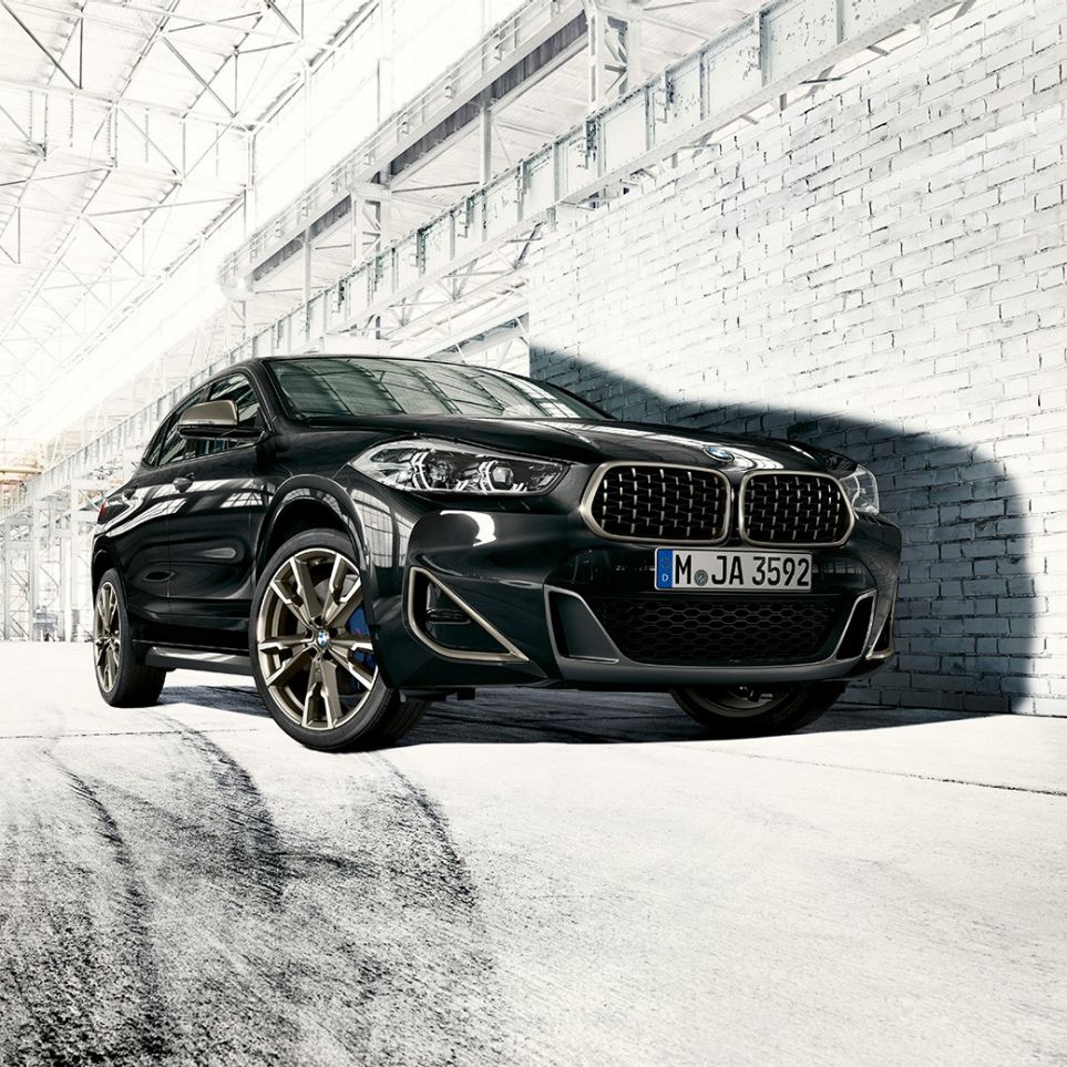 Μάσκα με διπλά "νεφρά", BMW X2 M35i Μάσκα με διπλά "νεφρά", BMW Χ2 M35i, μαύρο Sapphire μεταλλικό, F39, μπροστινή λήψη τριών τετάρτων