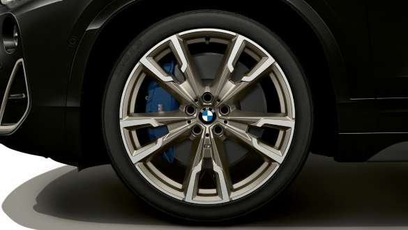 Σπορ φρένα Μ, BMW X2 M35i Σπορ φρένα Μ, BMW X2 M35i, μαύρο Sapphire μεταλλικό, F39, κοντινή λήψη τροχού