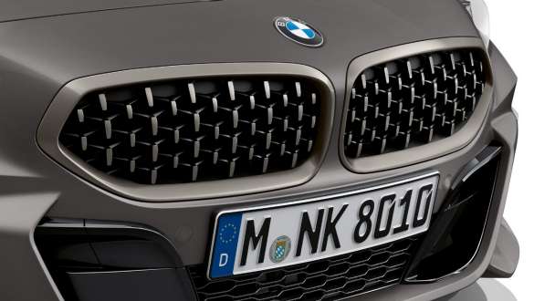 Μάσκα διπλών "νεφρών" BMW Z4 M40i Roadster G29 Μάσκα διπλών "νεφρών" κυψελοειδούς σχεδίασης BMW Z4 M40i Roadster G29 2019, BMW Individual Γκρι Frozen μεταλλικό, κοντινή λήψη μπροστά