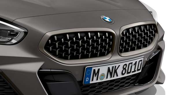 Μάσκα με διπλά "νεφρά", BMW Z4 M40i Roadster G29 Μάσκα με διπλά "νεφρά" κυψελοειδούς σχεδίασης, BMW Z4 M40i Roadster, G29, 2019, BMW Individual γκρι Frozen μεταλλικό, κοντινή λήψη