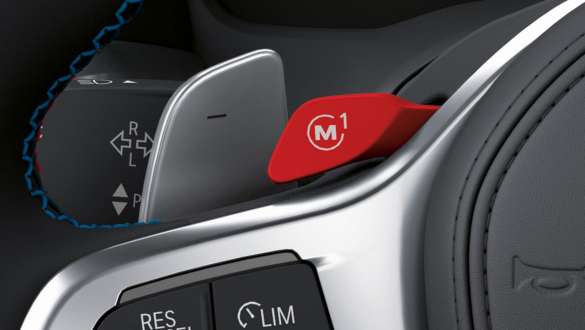 M Drive, Μ Αυτοκίνητα της BMW Σειράς 3 Sedan, G80 Μ Αυτοκίνητα της BMW Σειράς 3 Sedan, G80, M Drive, κοντινή λήψη πλήκτρων M Drive στο Μ δερμάτινο τιμόνι