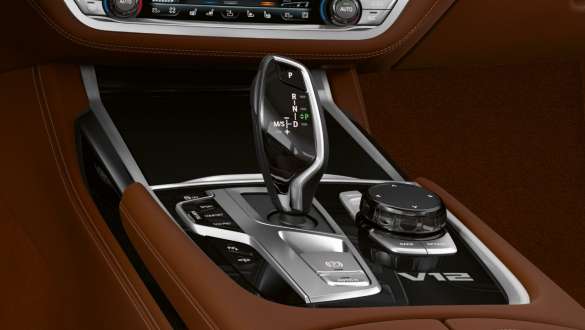 Σπορ αυτόματο κιβώτιο 8 σχέσεων Steptronic BMW M760Li xDrive Sedan, σπορ αυτόματο κιβώτιο 8 σχέσεων Steptronic