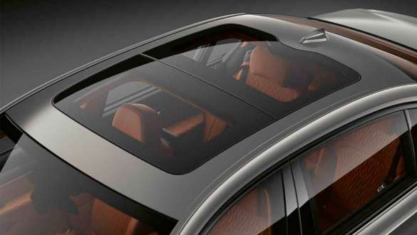 Πανοραμική γυάλινη οροφή Sky Lounge BMW M760Li xDrive Sedan, Πανοραμική γυάλινη οροφή Sky Lounge