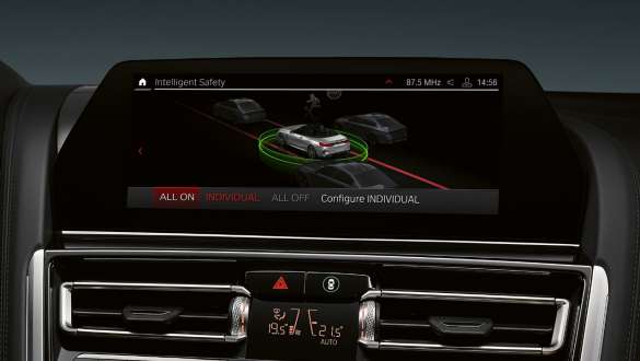Driving Assistant Professional. Αυτοκίνητα M BMW Σειράς 8 Cabrio με Driving Assistant Professional.