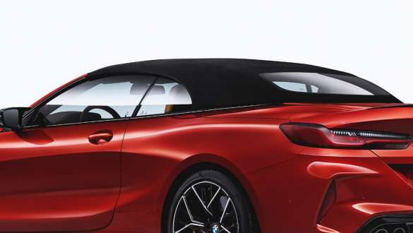Μαύρη υφασμάτινη οροφή. BMW M8 Competition Cabrio με μαύρη υφασμάτινη οροφή.
