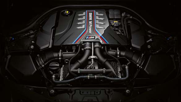 Οκτακύλινδρος κινητήρας βενζίνης M TwinPower Turbo υψηλών επιδόσεων. BMW M8 Competition Cabrio, οκτακύλινδρος κινητήρας βενζίνης M TwinPower Turbo υψηλών επιδόσεων.
