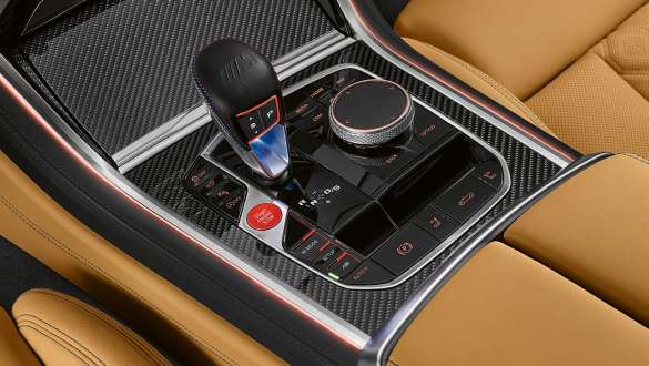 Αυτόματο κιβώτιο 8 σχέσεων M Steptronic. BMW M8 Competition Cabrio με αυτόματο κιβώτιο 8 σχέσεων M Steptronic.