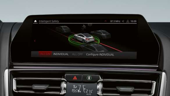 Driving Assistant Professional. Αυτοκίνητα M BMW Σειράς 8 Coupé με Driving Assistant Professional.