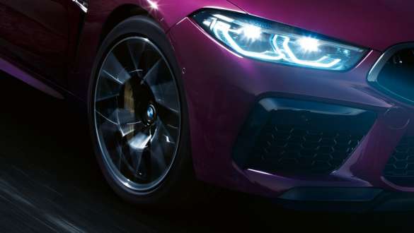 BMW M8 Competition Gran Coupé με Μ Προσαρμοζόμενη Ανάρτηση. BMW M8 Competition Gran Coupé με Μ Προσαρμοζόμενη Ανάρτηση F93 2020 Individual Ametrine μεταλλικό με μπροστινή κοντινή λήψη