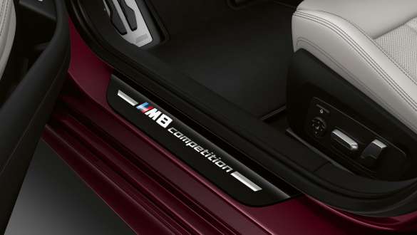 Μαρσπιέ θυρών BMW M8 Competition Gran Coupé Μαρσπιέ θυρών με αναγραφη M8 Competition BMW M8 Competition Gran Coupé F93 2020 εσωτερικό