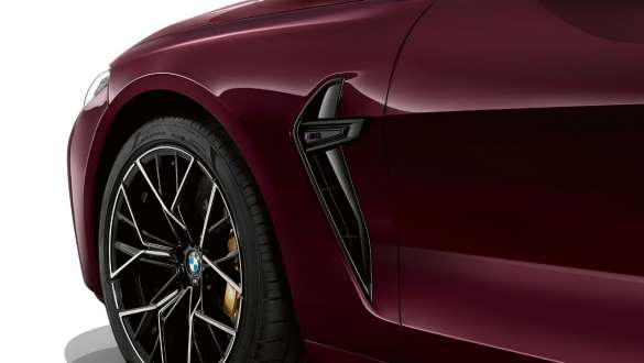 M πλευρικές εισαγωγές αέρα BMW M8 Competition Gran Coupé M πλευρικές εισαγωγές αέρα BMW M8 Competition Gran Coupé F93 2020 BMW Individual Ametrine μεταλλικό κοντινή λήψη