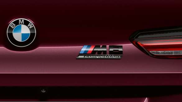 Αναγραφή M8 Competition BMW M8 Competition Gran Coupé Αναγραφή M8 Competition BMW M8 Competition Gran Coupé F93 2020 BMW Individual Ametrine μεταλλικό κοντινή πίσω λήψη