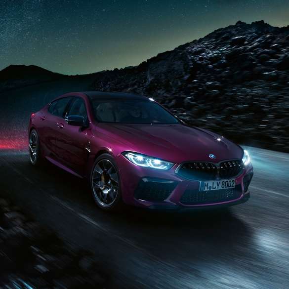 BMW M8 Competition Gran Coupé μπροστινή λήψη τρία τέταρτα BMW M8 Competition Gran Coupé F93 2020 BMW Individual Ametrine μεταλλικό μπροστινή λήψη τρία τέταρτα