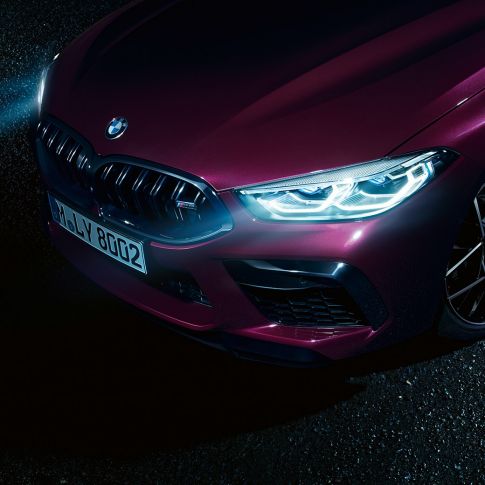 BMW M8 Competition Gran Coupé κοντινή πίσω λήψη BMW M8 Competition Gran Coupé με BMW Φώτα Laser F93 2020 BMW Individual Ametrine μεταλλικό κοντινή πίσω λήψη