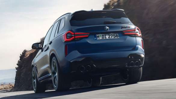 M xDrive, BMW X3 M Competition, F97, LCI, Facelift, 2021 BMW X3 M Competition, F97, LCI, Facelift, 2021, μπλε Frozen Marina Bay μεταλλικό, χαμηλή πίσω λήψη σε κίνηση, Μ xDrive