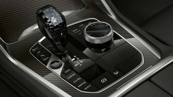 BMW X6 M50i, επιλογέας με Μ έμβλημα, G06 Κοντινή λήψη της BMW X6 M50i, εσωτερικό, επιλογέας με Μ έμβλημα, G06, 2018, SUV