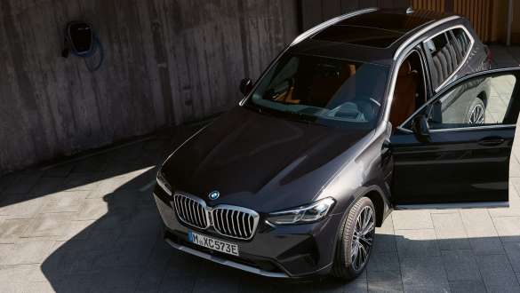 Plug-in υβριδική τεχνολογία, BMW X3 xDrive30e, G01, γκρι Sophisto, 2021 Plug-in υβριδική τεχνολογία, BMW X3 xDrive30e, G01, γκρι Sophisto, μπροστινή λήψη τριών τετάρτων, 2021