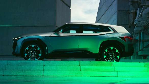 BMW Concept XM (G09), πλαϊνή λήψη, σταθμευμένη BMW Concept XM (G09), πλαϊνή λήψη, σταθμευμένη
