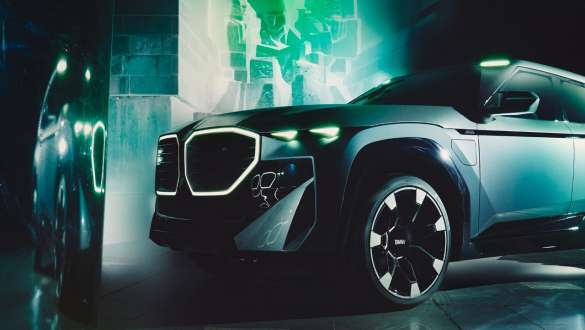BMW Concept XM (G09), μπροστινή λήψη, σε κίνηση BMW Concept XM (G09), μπροστινή λήψη, σε κίνηση