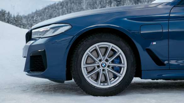 BMW ζάντες 18" με ακτίνες V 618 σε ασημί Reflex, σετ με χειμερινά ελαστικά BMW Αξεσουάρ για το φθινόπωρο και τον χειμώνα, BMW ζάντες 18" με ακτίνες V 618 σε ασημί Reflex, σετ με χειμερινά ελαστικά