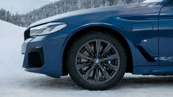 BMW ζάντες 18" με ακτίνες V 684 σε γκρι Orbit, σετ με χειμερινά ελαστικά BMW Αξεσουάρ για το φθινόπωρο και τον χειμώνα, BMW ζάντες 18" με ακτίνες V 684 σε γκρι Orbit, σετ με χειμερινά ελαστικά