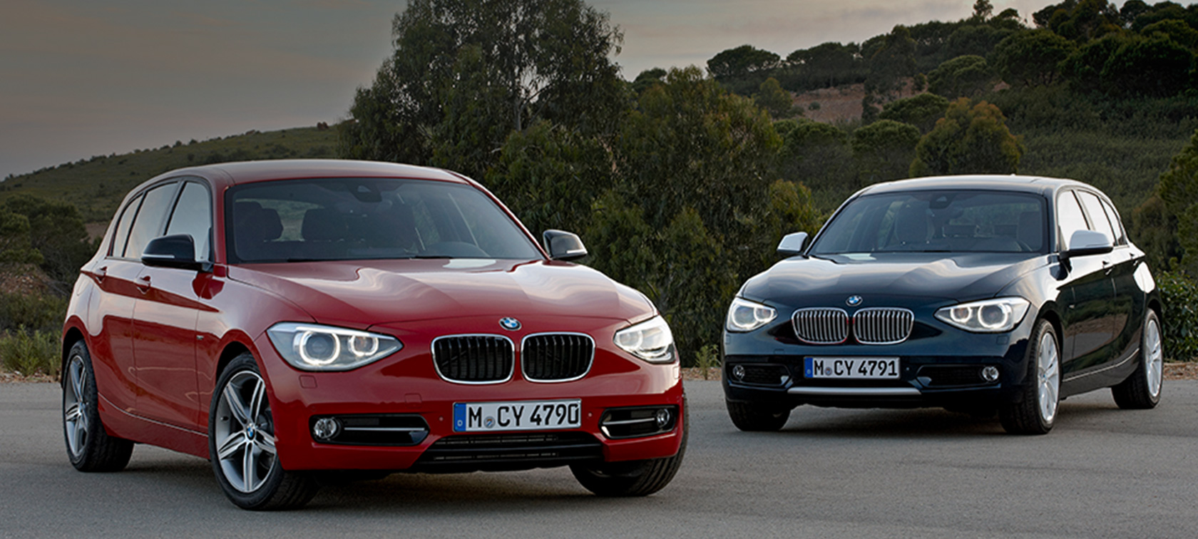 BMW Σειρά 1 (F20), Εκδόσεις Sport Line και Urban Line, σταθμευμένες BMW Σειρά 1 (F20), Εκδόσεις Sport Line και Urban Line, σταθμευμένες