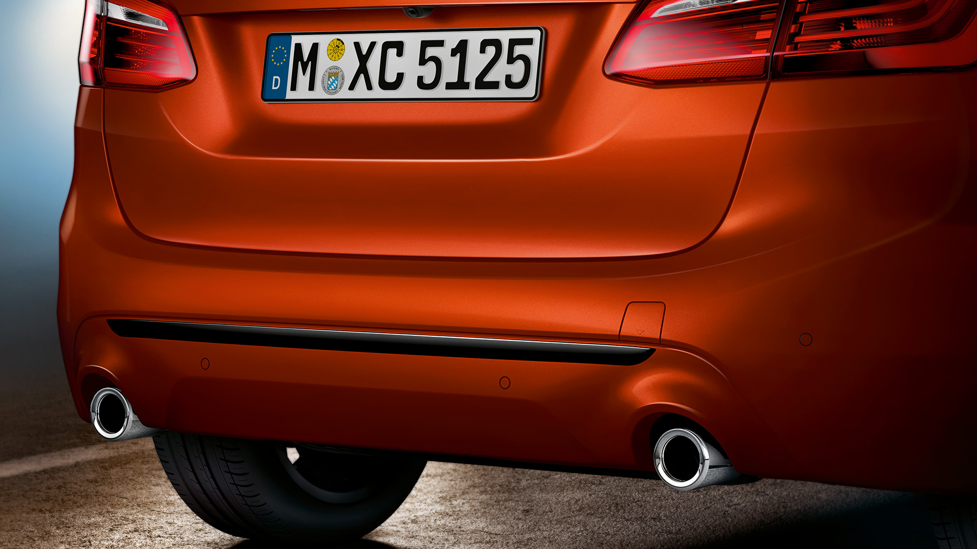 Πίσω τμήμα, BMW Σειρά 2 Active Tourer Πίσω τμήμα, BMW Σειρά 2 Active Tourer 220i F45, πορτοκαλί Sunset μεταλλικό, κοντινή λήψη πίσω