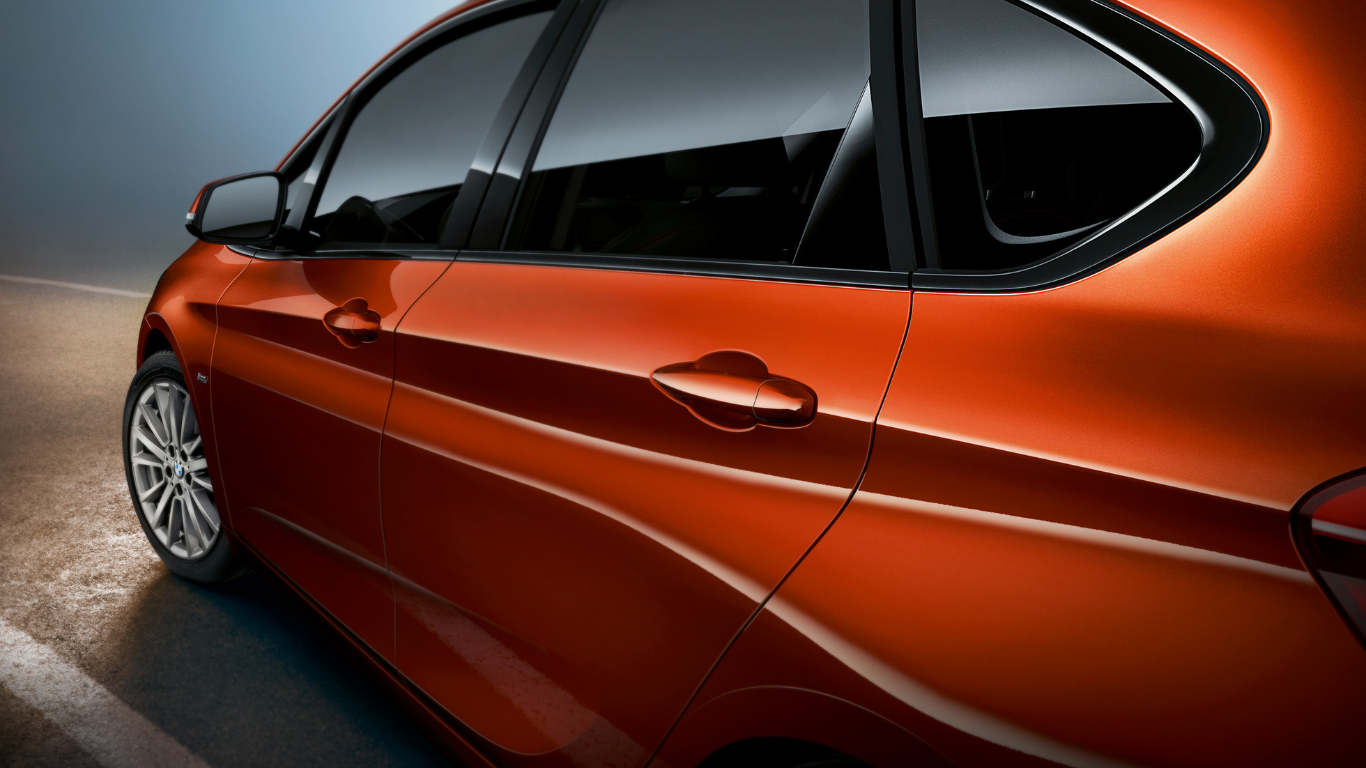Πλαϊνή κοντινή λήψη, BMW Σειρά 2 Active Tourer BMW Σειρά 2 Active Tourer F45, πορτοκαλί Sunset μεταλλικό, πλαϊνή κοντινή λήψη