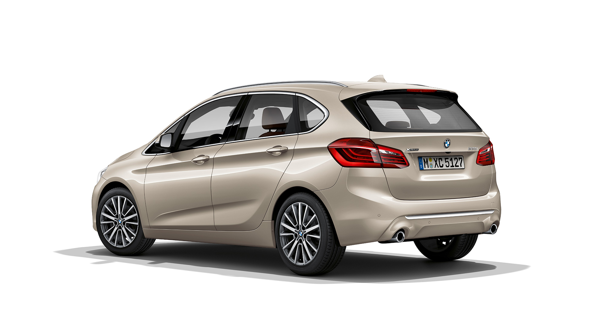 Πίσω λήψη τριών τετάρτων, BMW Σειρά 2 Active Tourer, Έκδοση Luxury Line BMW Σειρά 2 Active Tourer, Έκδοση Luxury Line, 225i xDrive F45, ασημί Cashmere, πίσω λήψη τριών τετάρτων