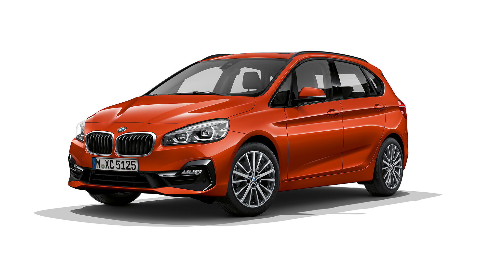 Μπροστινή λήψη τριών τετάρτων, BMW Σειρά 2 Active Tourer, έκδοση Sport Line BMW Σειρά 2 Active Tourer, έκδοση Sport Line, 220i F45, πορτοκαλί Sunset μεταλλικό, μπροστινή λήψη τριών τετάρτων