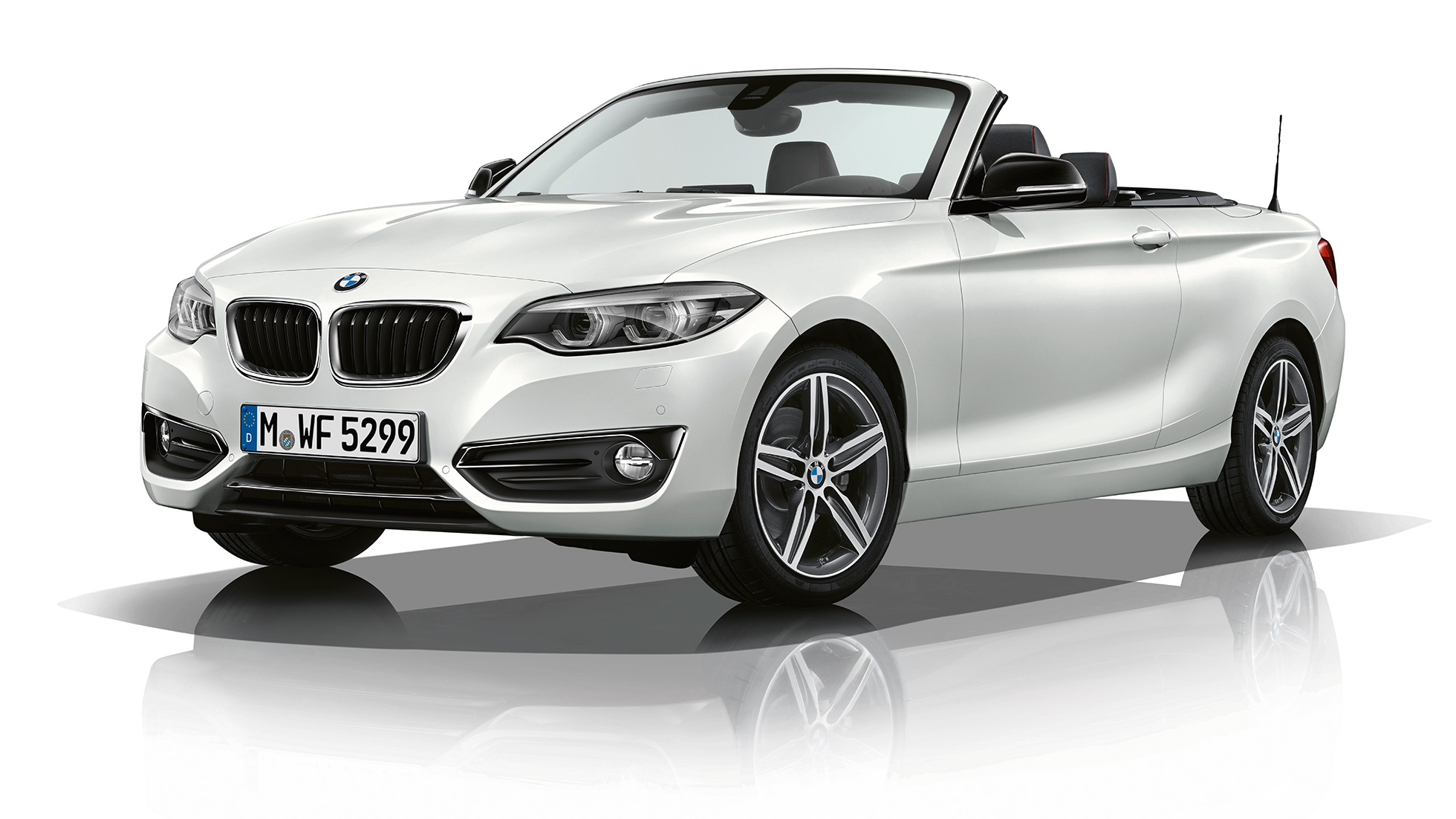BMW Σειρά 2 Cabrio, Έκδοση Sport Line, μπροστινή λήψη τριών τετάρτων BMW Σειρά 2 Cabrio, Έκδοση Sport Line, μπροστινή λήψη τριών τετάρτων