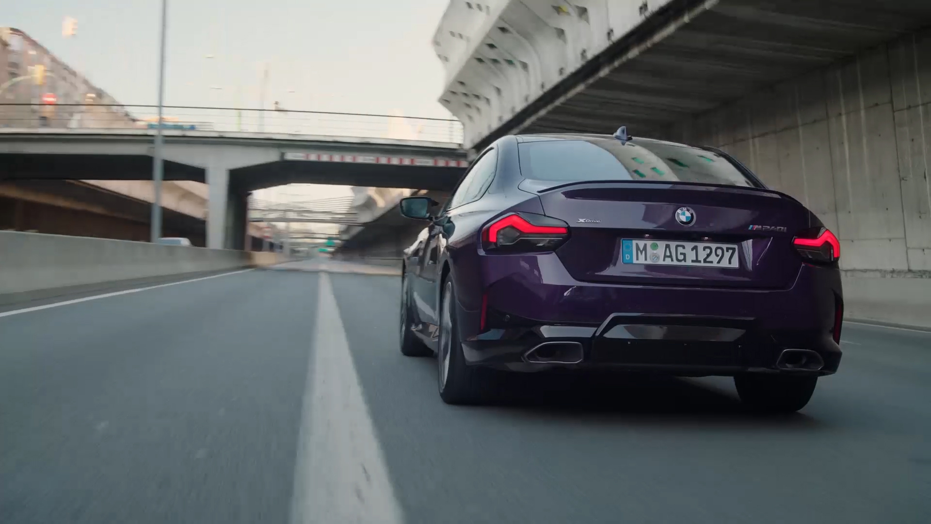 BMW Σειρά 2 Coupé, G42, 2021, δυναμική οδήγησης στο βίντεο BMW Σειρά 2 Coupé, G42, 2021, δυναμική οδήγησης στο βίντεο