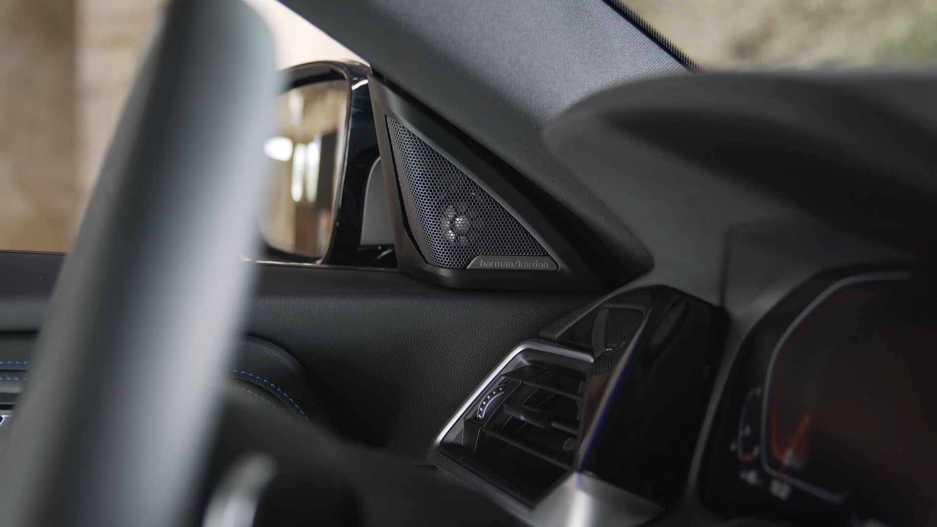 Intelligent Personal Assistant και Connected Music Intelligent Personal Assistant και Connected Music