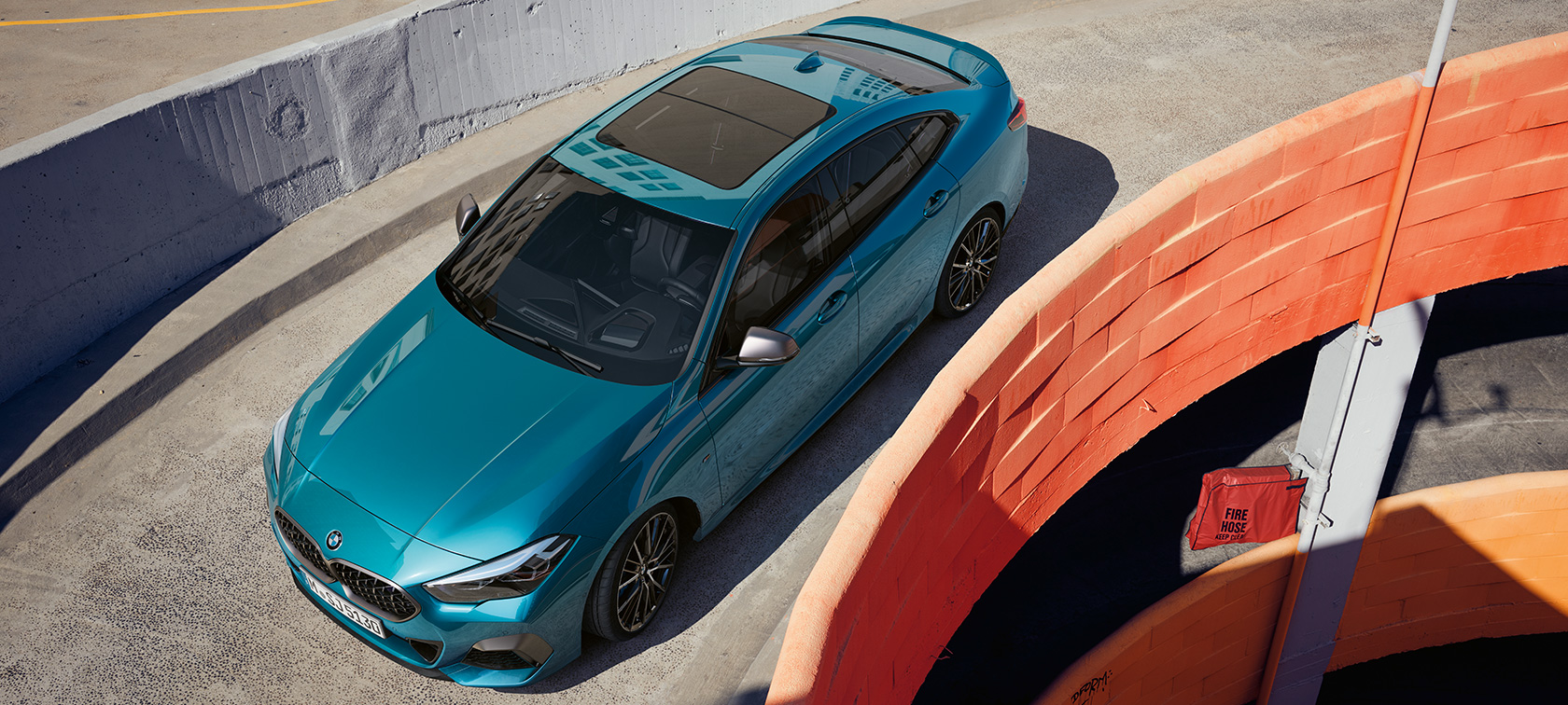 BMW Σειρά 2 Gran Coupé με πανοραμική γυάλινη οροφή BMW Σειρά 2 Gran Coupé με πανοραμική γυάλινη οροφή, μπλε Snapper Rocks μεταλλικό F44, πανοραμική λήψη