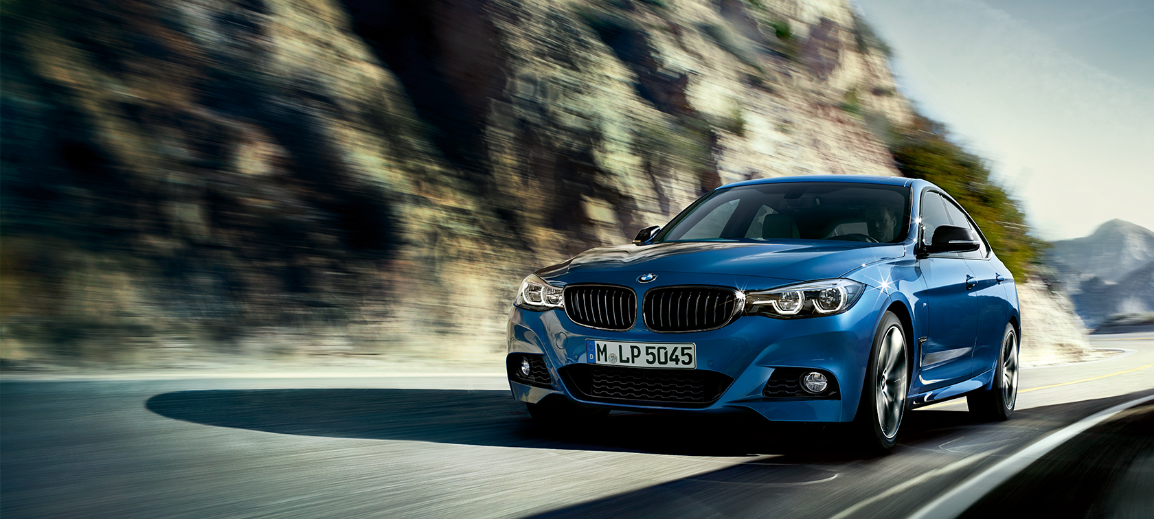 BMW Σειρά 3 Gran Turismo, μπροστινή λήψη σε κίνηση BMW Σειρά 3 Gran Turismo, μπροστινή λήψη σε κίνηση